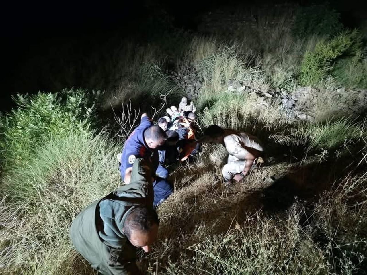 HASSA’DA YAMAÇTAN DÜŞEN VATANDAŞ, EKİPLERİN MÜDAHALESİYLE BULUNDUĞU YERDEN KURTARILARAK SAĞLIK...