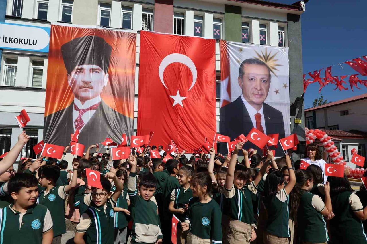 ERZURUM’DA 2026-2027 EĞİTİM ÖĞRETİM YILININ HEYECANINI VE COŞKUSUNU, İLKÖĞRETİM HAFTASI AÇILIŞ...