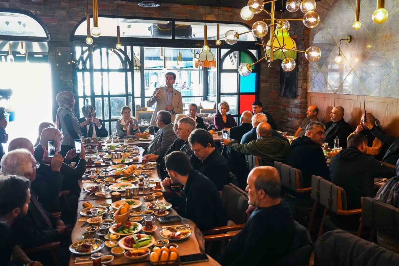 TUZLA’DAKİ YEREL BASIN TEMSİLCİLERİ VE BASIN EMEKÇİLERİNİN YANI SIRA ULUSAL BASINDAN ÇOK SAYIDA...