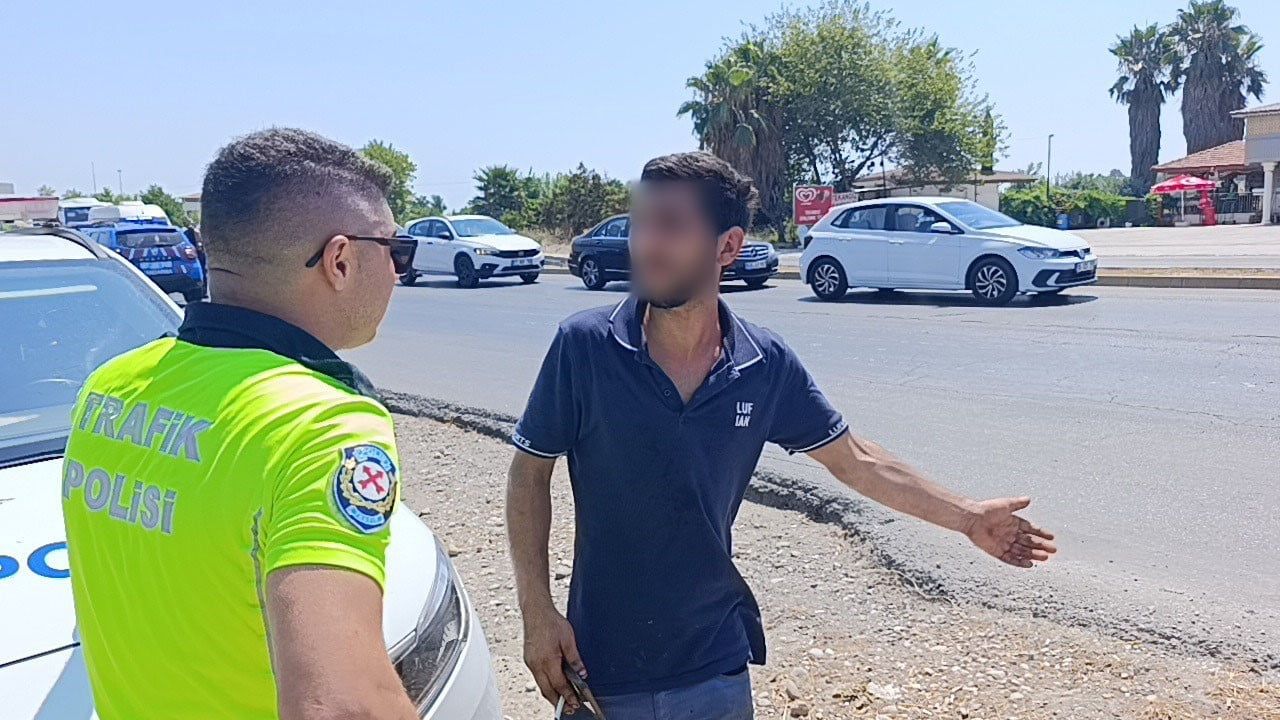 ALANYA-MANAVGAT D-400 KARAYOLU MEVKİİNDE KIRMIZI IŞIKTA DURAN TIRA OTOMOBİLİN ARKADAN ÇARPMASI...
