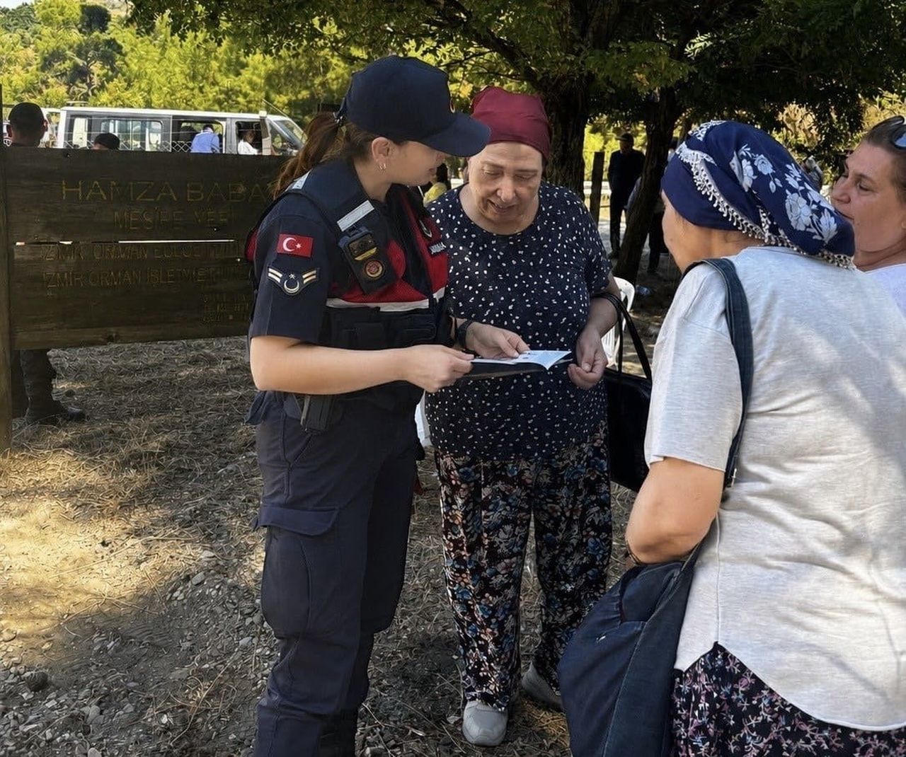 HAMZA BABA ANMA ETKİNLİKLERİNDE JANDARMA EKİPLERİ, 100 KADIN VATANDAŞA KADES VE 'KADINA EL...