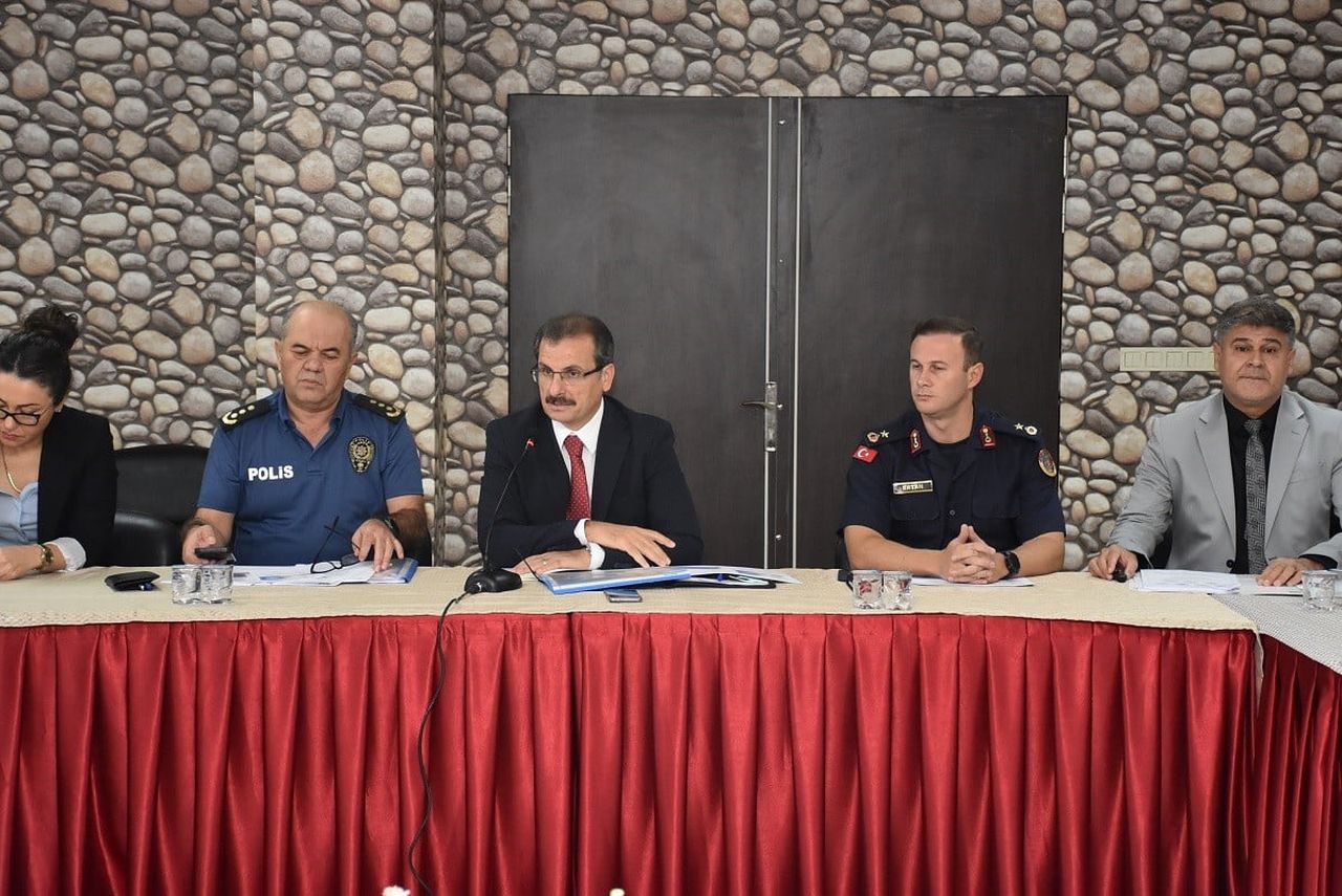 MANİSA’NIN SALİHLİ İLÇESİNDE OKUL MÜDÜRLERİ TOPLANTISI, KAYMAKAM ALİ GÜLDOĞAN’IN BAŞKANLIĞINDA...