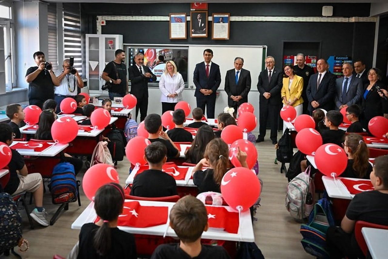 UŞAK’TA 2026–2027 EĞİTİM ÖĞRETİM YILININ BAŞLAMASI DOLAYISIYLA ŞEFKAT İLKOKULU/ORTAOKULU’NDA...