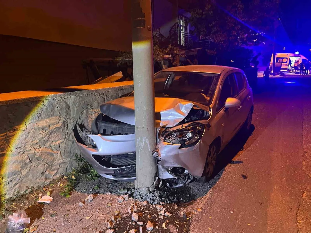 NİĞDE’DE İKİ OTOMOBİLİN ÇARPIŞMASI SONUCU MEYDANA GELEN TRAFİK KAZASINDA 5 KİŞİ...