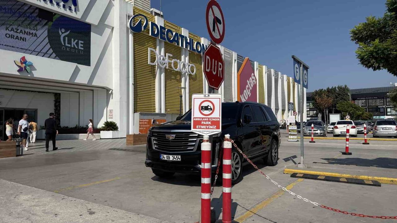 SAKARYA’NIN SERDİVAN İLÇESİNDE BULUNAN ALIŞVERİŞ MERKEZİNDE, ACİL DURUMLARDA AMBULANSLARIN...
