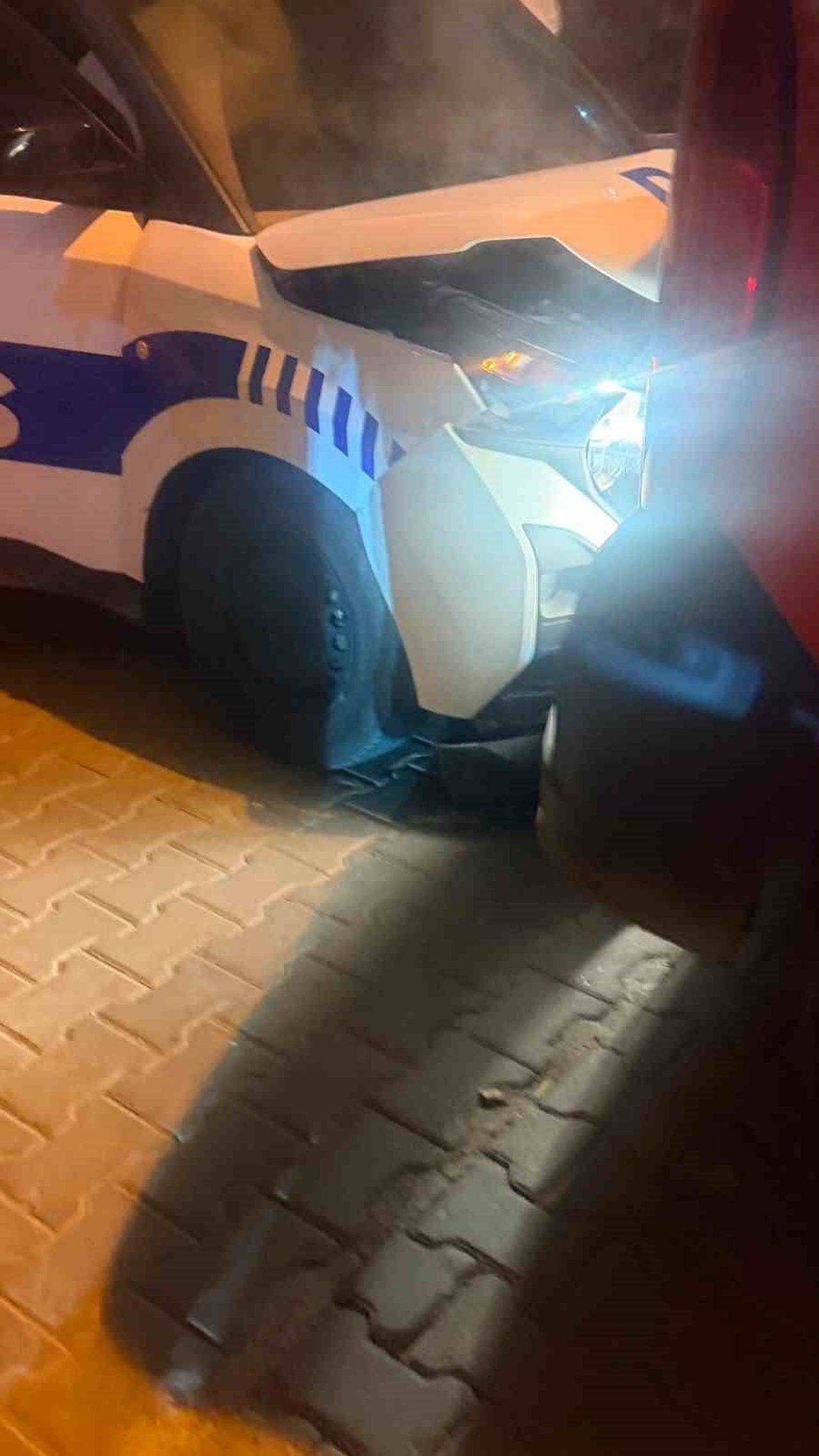 KOCAELİ'DE POLİSİN ‘DUR’ İHTARINA UYMAYARAK KAÇAN SÜRÜCÜ İLE EKİPLER ARASINDA KOVALAMACA YAŞANDI....