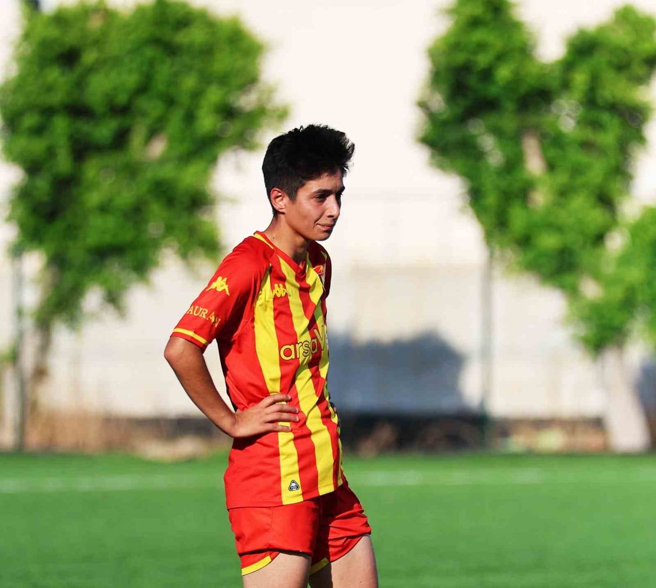 KAYSERİ KADIN FUTBOL KULÜBÜ, TAKIM KAPTANI BAHAR ÖZEN İLE KARŞILIKLI ANLAŞARAK YOLLARINI...