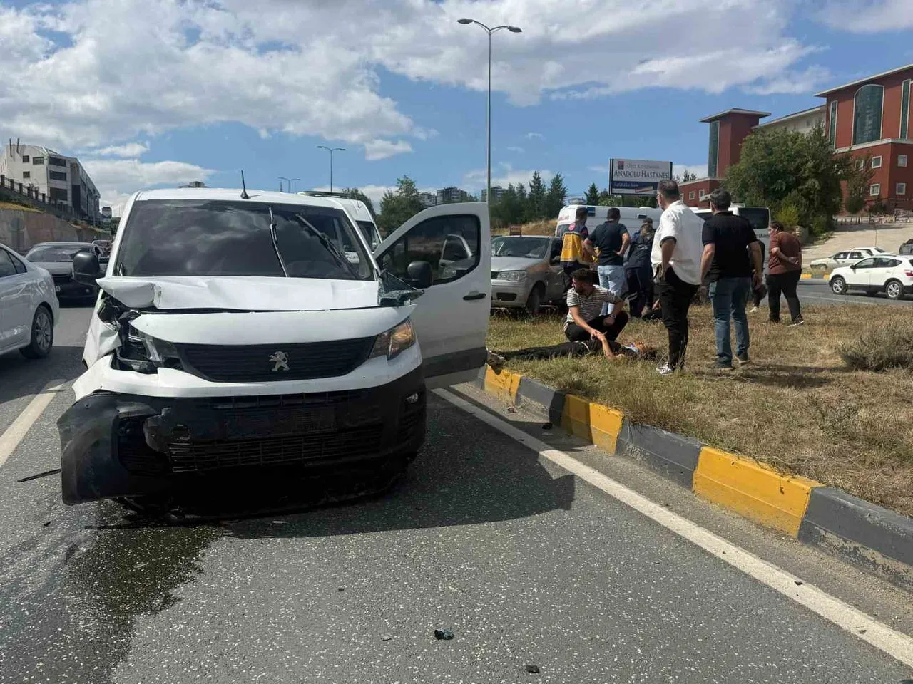KASTAMONU’DA HAFİF TİCARİ ARAÇ İLE OTOMOBİLİN ÇARPIŞMASI NETİCESİNDE MEYDANA GELEN KAZADA 3 KİŞİ...