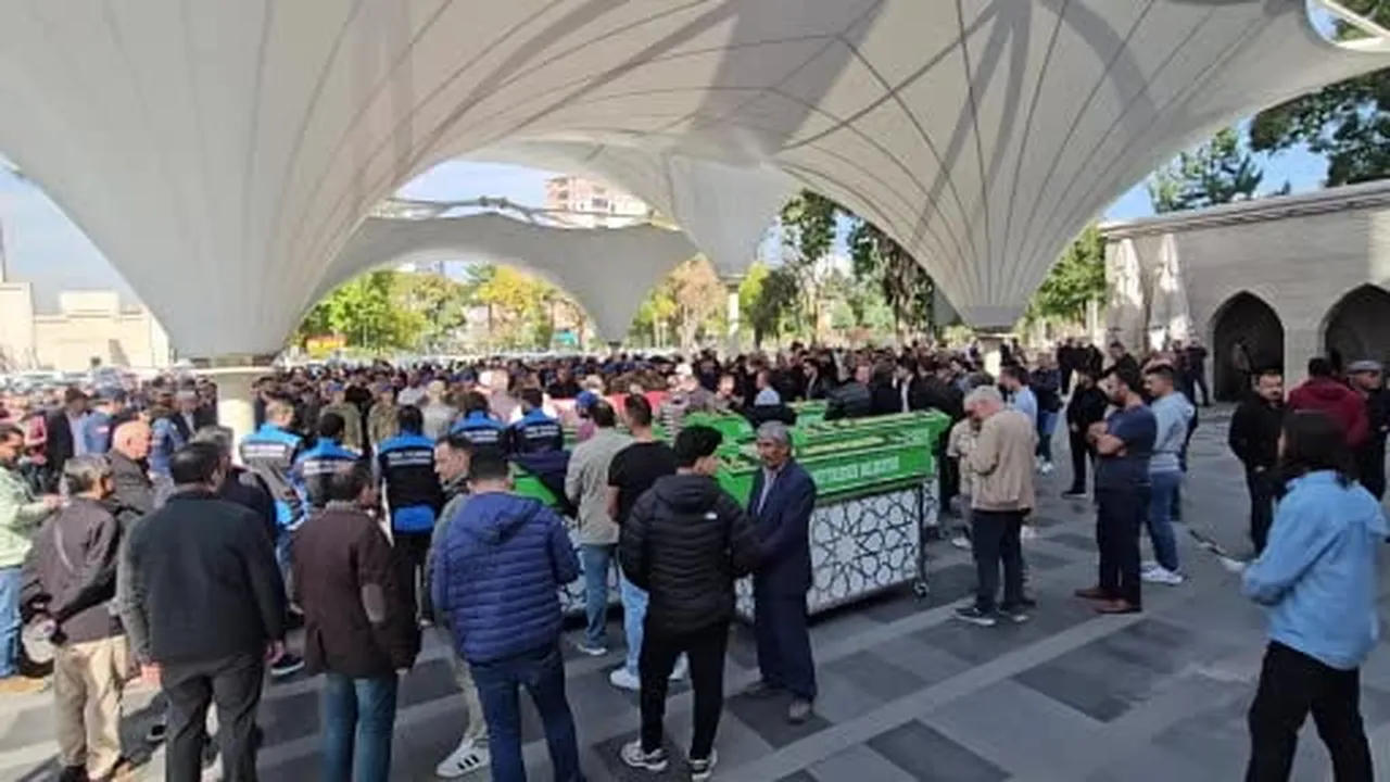 Erciyes'te zirve tırmanışı yaparken uçurumdan düşerek hayatını kaybeden dağcı  son yolculuğuna...