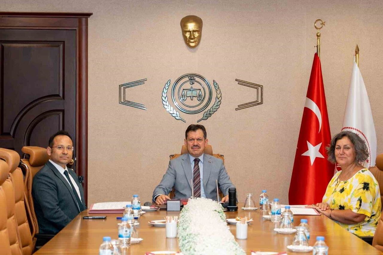 İZMİR CUMHURİYET BAŞSAVCILIĞI İLE ANADOLU BİLGELERİNİ ARAŞTIRMA DERNEĞİ (ABAD) ARASINDA, CEZA...