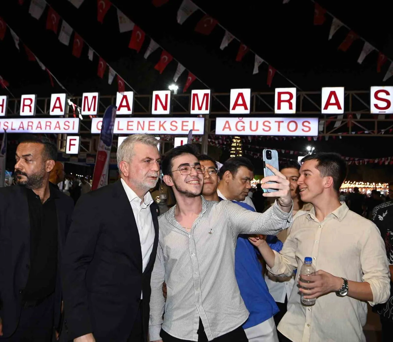 KAHRAMANMARAŞ BÜYÜKŞEHİR BELEDİYE BAŞKANI FIRAT GÖRGEL, GENÇLERLE BİR ARAYA GELDİ