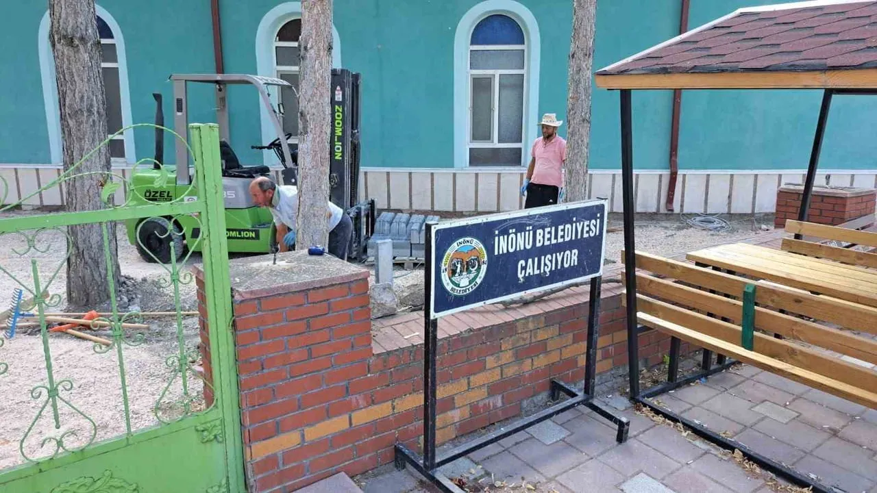 ESKİŞEHİR İNÖNÜ BELEDİYESİ, YENİCE MAHALLESİ MERKEZ CAMİİ’NDE YÜRÜTTÜĞÜ BAKIM, PEYZAJ VE ÇEVRE...