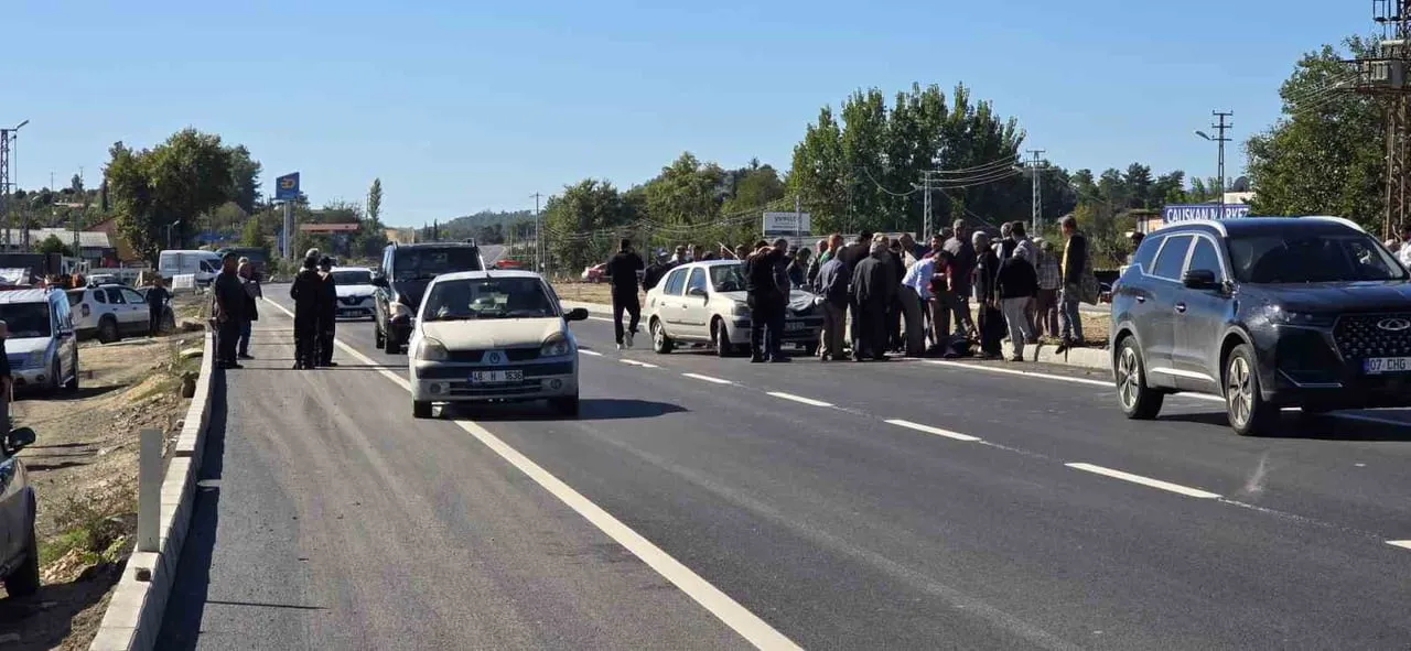 MUĞLA'NIN SEYDİKEMER İLÇESİNDE OTOMOBİLİN ÇARPTIĞI 77 YAŞINDAKİ ŞÜKRÜ USLU, KALDIRILDIĞI HASTANEDE...