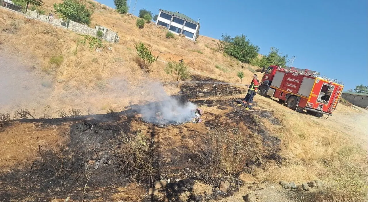 BİNGÖL'DE MEYDANA GELEN İKİ AYRI YANGINA EKİPLER TARAFINDAN MÜDAHALE EDİLDİ.