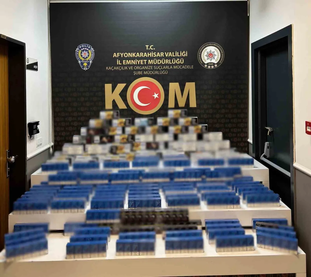 AFYONKARAHİSAR'DA POLİS TARAFINDAN BİR İŞ YERİNE YAPILAN BASKINDA VE BİR ARAÇLA YAPILAN ARAMADA...