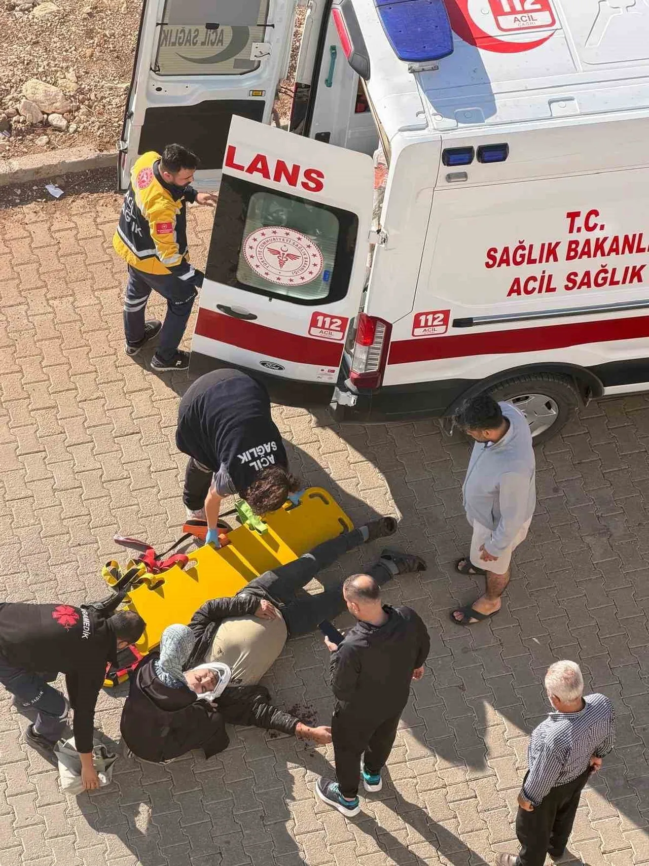 ADIYAMAN’DA, OTOMOBİLİN ÇARPMASI SONUCU SONUCU YARALANAN YAYA HASTANEYE KALDIRILDI.