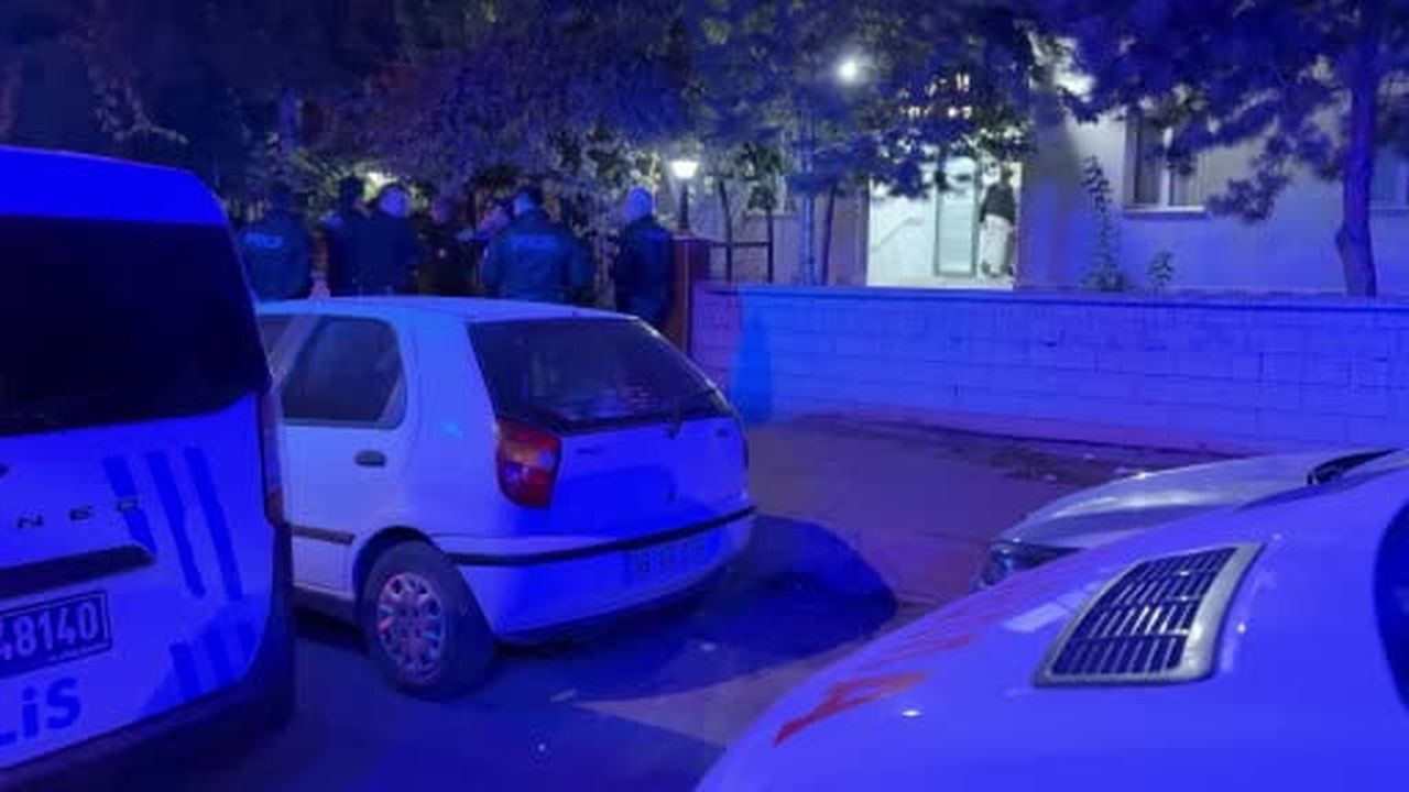 Öldürdüğü babasıyla 1 gün boyunca aynı evde kalmış