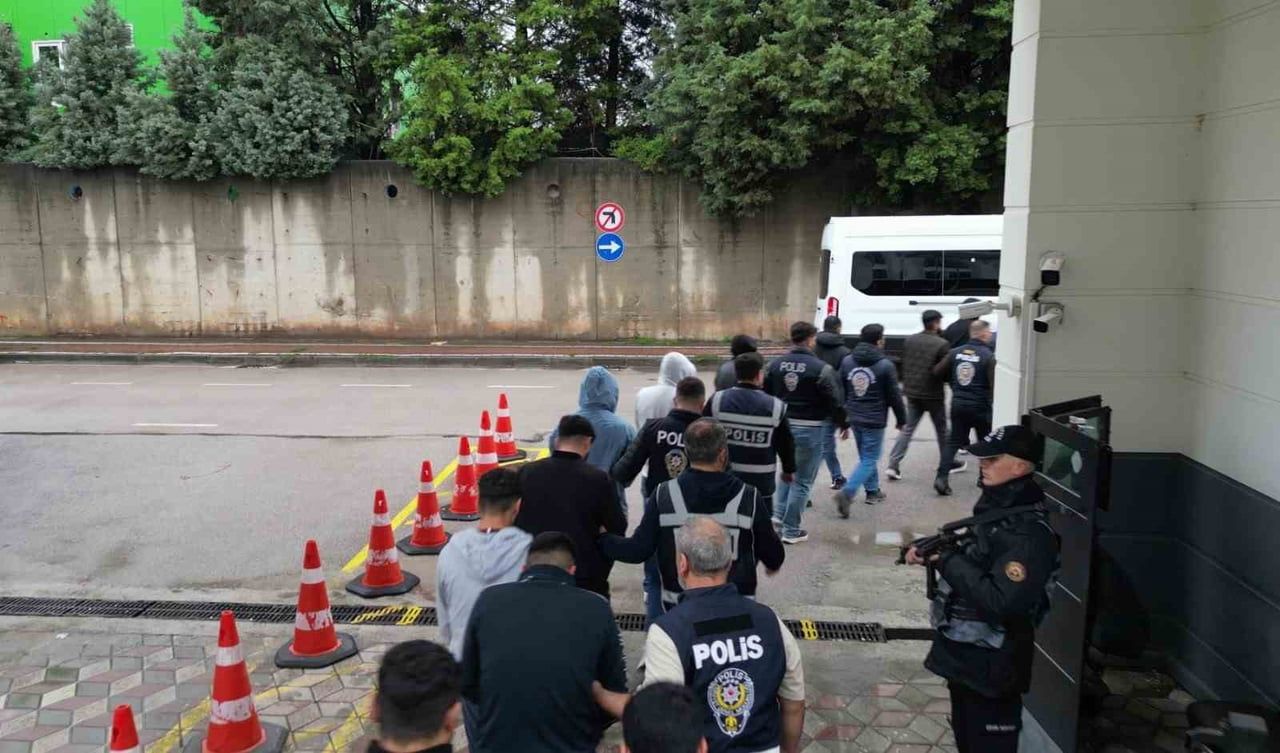 YASA DIŞI BAHİS VE KUMAR SİTELERİNE PARA TRANSFERLERİNE ARACILIK ETTİKLERİ İDDİA EDİLEN...