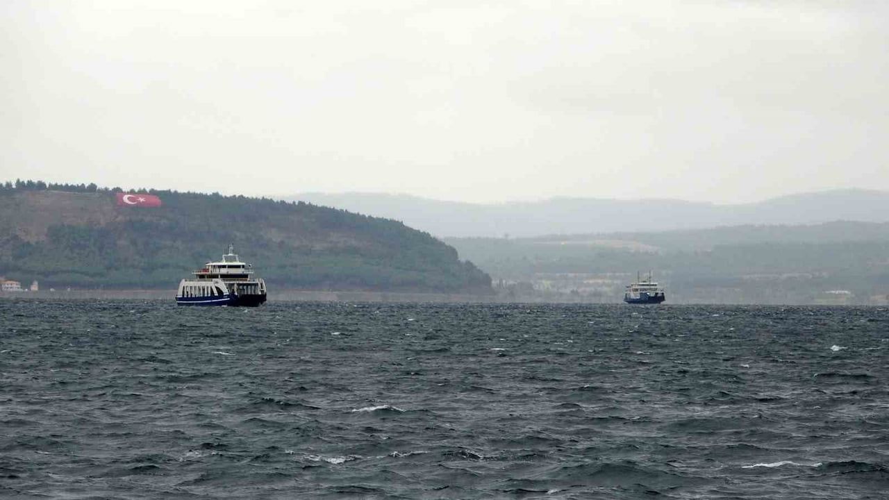 BOZCAADA İLÇESİNDE YARIN YAPILMASI PLANLANAN BAZI FERİBOT SEFERLERİ OLUMSUZ HAVA ŞARTLARI...