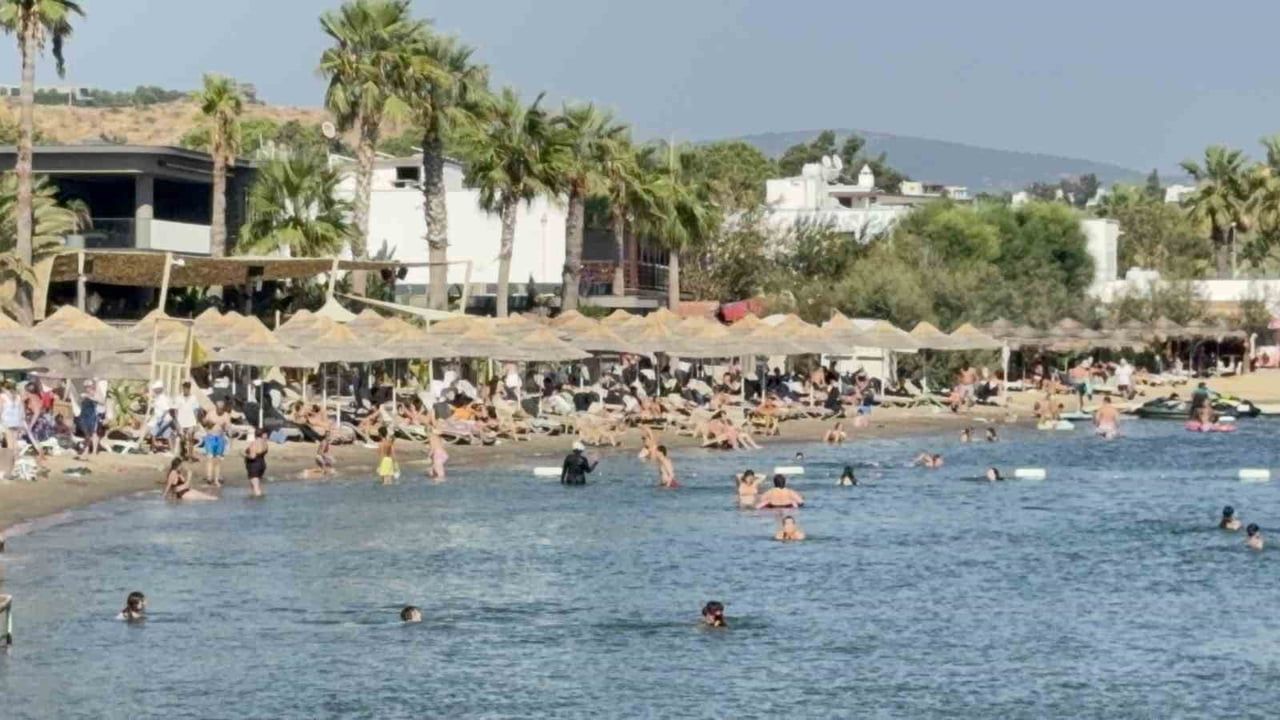 TERMOMETRELERİN 40 DERECEYİ, HİSSEDİLEN SICAKLIĞIN İSE 45 DERECEYİ GÖSTERDİĞİ İLÇEDE SICAKTAN...