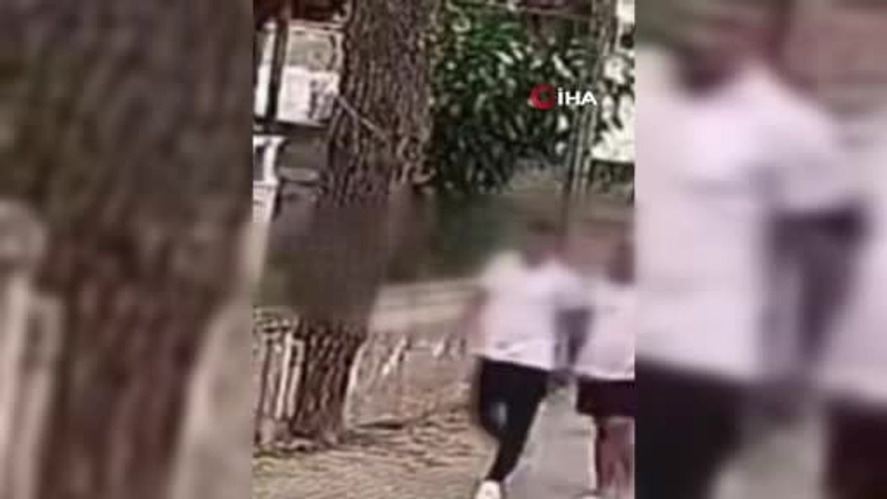 Önce yumrukladı, sonra bacaklarından vurdu: O anlar kamerada