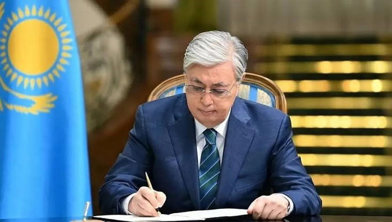KAZAKİSTAN CUMHURBAŞKANI KASIM CÖMERT TOKAYEV, YENİ ANAYASAL DÜZENLEMEYE GÖRE 145 MİLLETVEKİLİNDEN...