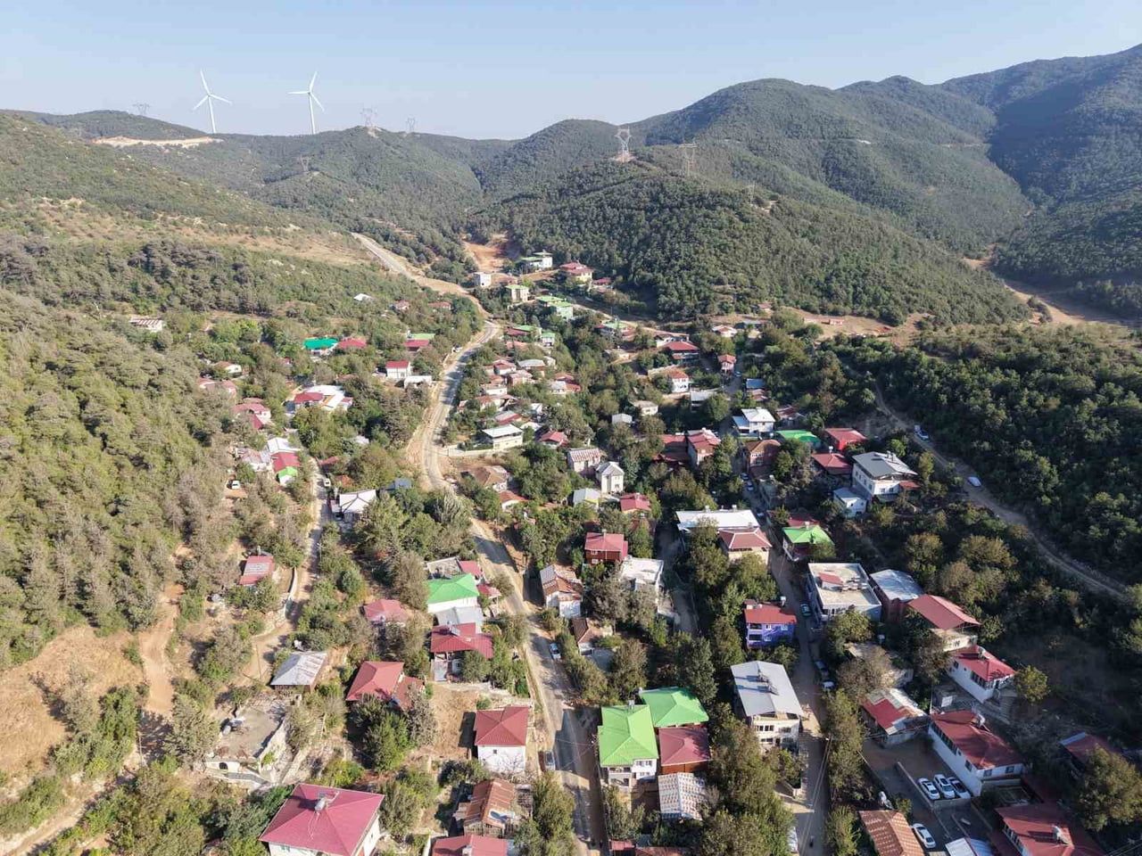 ALMANPINARI YAYLASI TEMİZ VE SERİN HAVASIYLA ZİYARETÇİLERİNİ AĞIRLIYOR