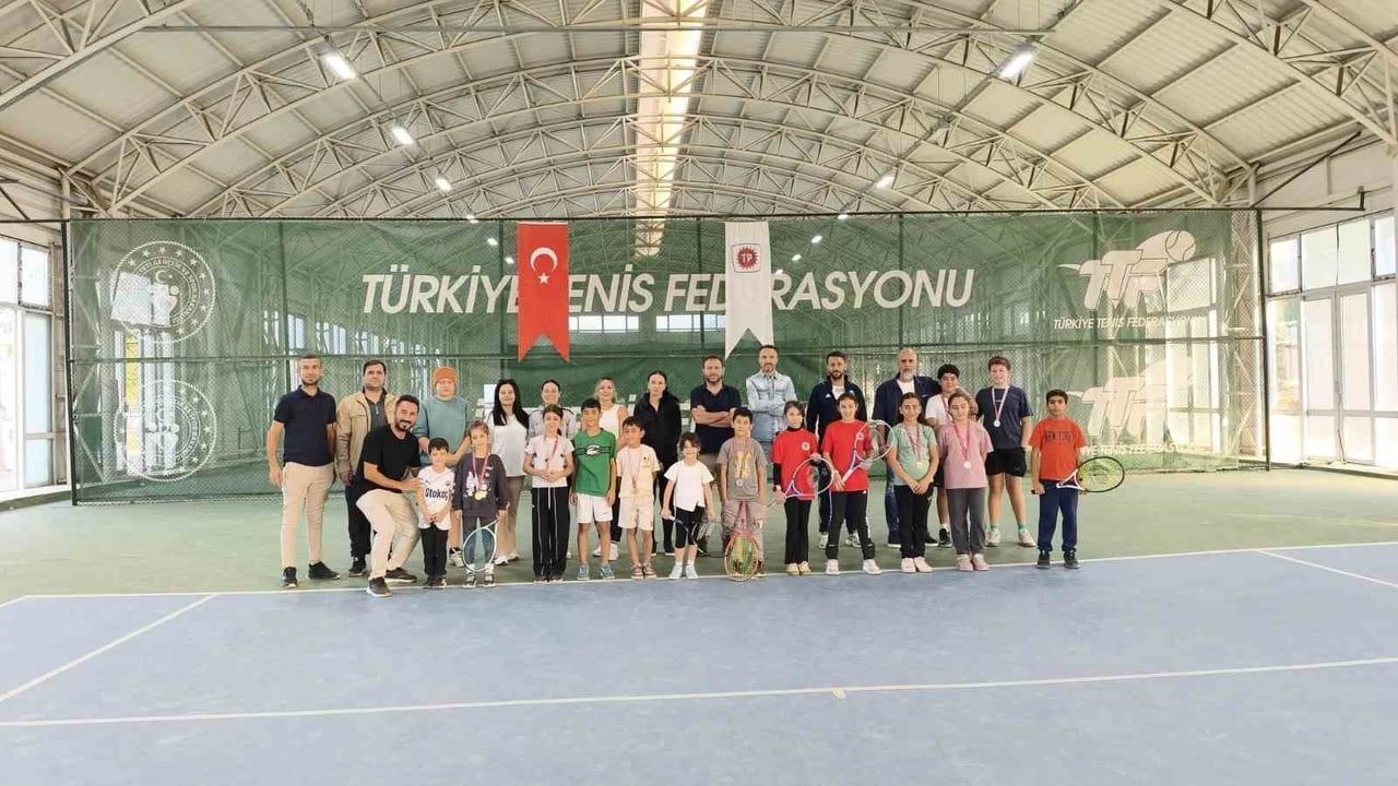 BATMAN’DA AMATÖR SPOR HAFTASI TENİS TURNUVASI TAMAMLANDI