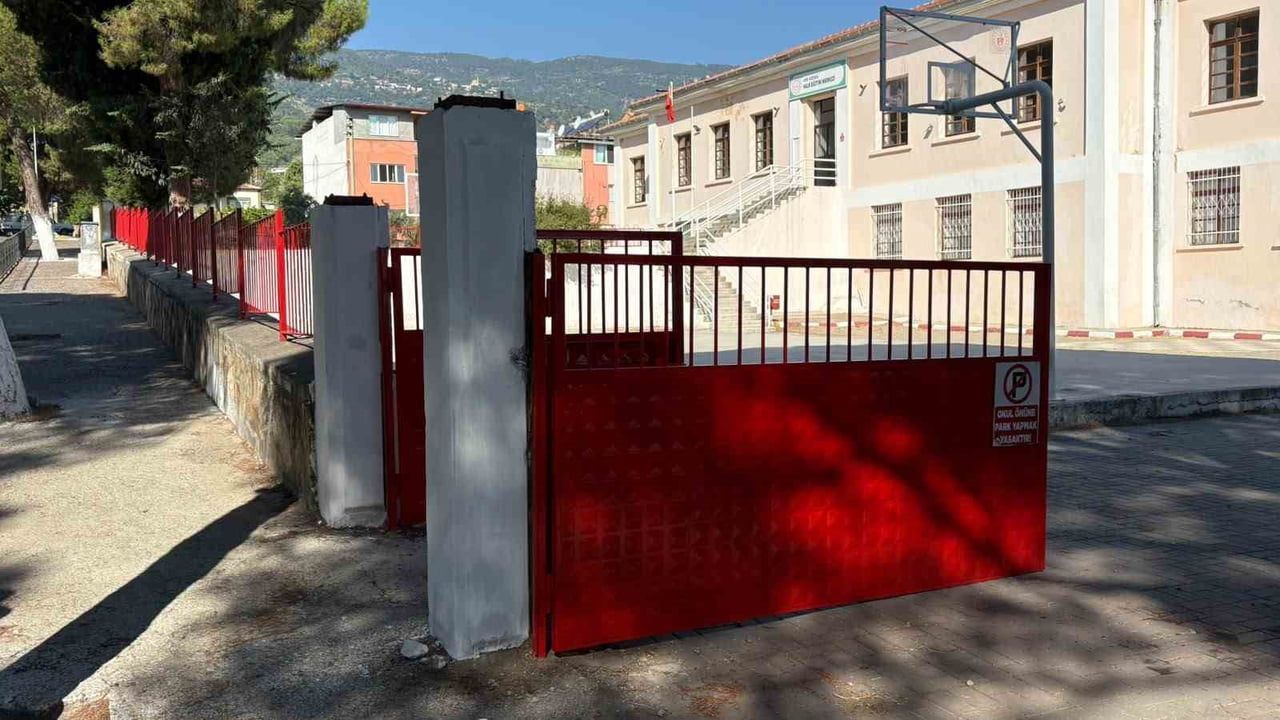 BOZDOĞAN BELEDİYESİ OKULLARDA ÇALIŞMALARINI SÜRDÜRÜYOR