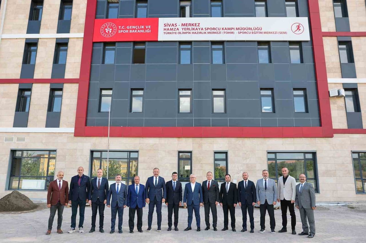 SİVAS VALİSİ YILMAZ ŞİMŞEK, SİVAS CUMHURİYET ÜNİVERSİTESİ YERLEŞKESİNDE YAPIMI TAMAMLANAN GENÇLİK...