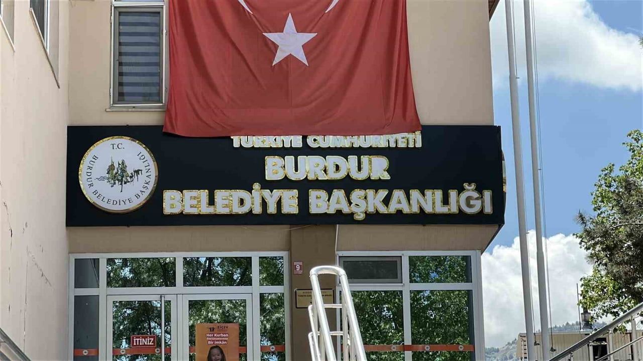 MAHKEMEDE SAVUNMA YAPAN BURDUR BELEDİYE BAŞKANI ALİ ORKUN ERCENGİZ, İMAR PLANI DEĞİŞİKLİKLERİNE...