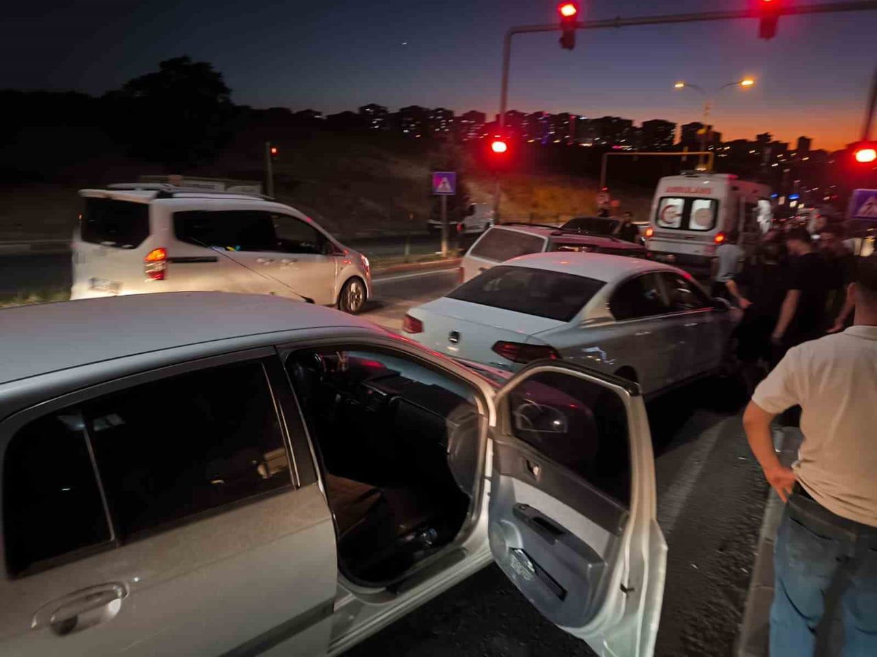 SİİRT-KURTALAN YOLU’NDA ZİNCİRLEME KAZA 2 YARALI