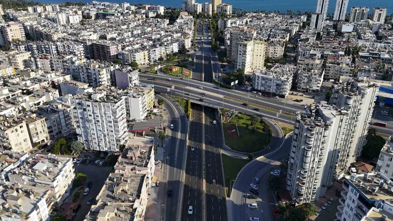 MERSİN BÜYÜKŞEHİR BELEDİYESİ TARAFINDAN YENİŞEHİR İLÇESİNDEKİ GÜLERYÜZ KAVŞAĞI’NDA...