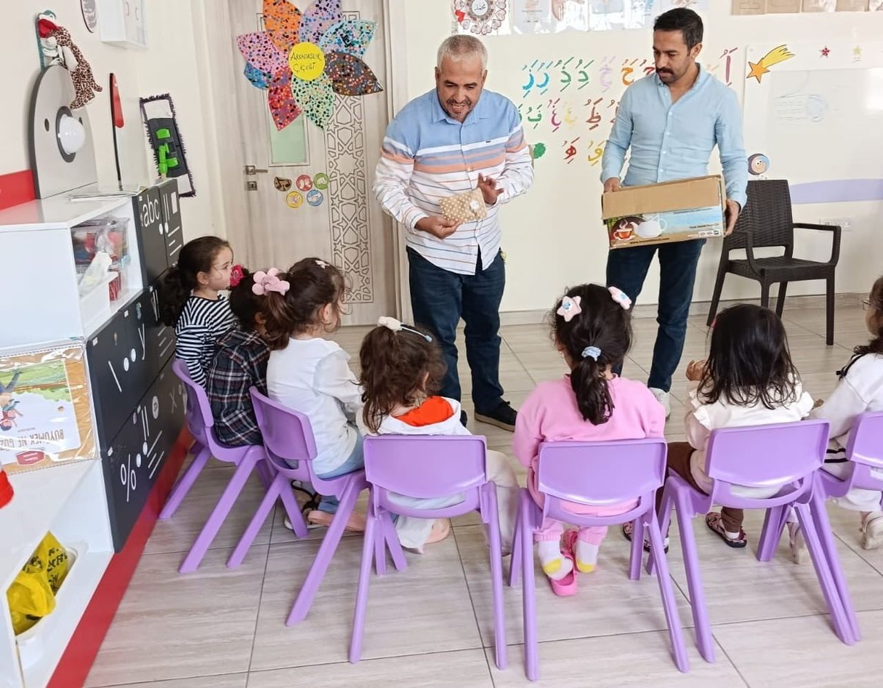 GAZİANTEP'TE DEPREMZEDE ÇOCUKLAR İÇİN ETKİNLİK YAPILARAK HEDİYE DAĞITILDI