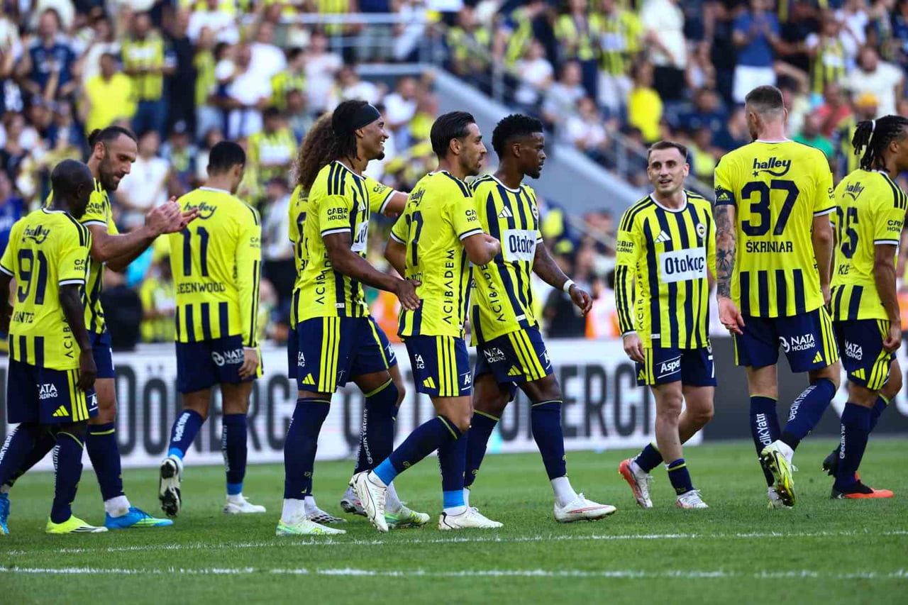 TRENDYOL SÜPER LİG’DE EYÜPSPOR’U 8-0 YENEN FENERBAHÇE, 2 MAÇ SONRA GALİBİYET ELDE ETTİ.