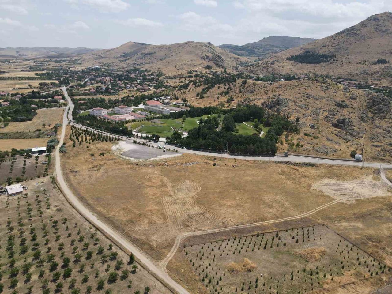 KIRŞEHİR'İN KAMAN İLÇESİNDE, 2025 YILINDA HİZMETE AÇILAN CEVİZ KAFE, YERLİ VE YABANCI TURİSTLERİN...