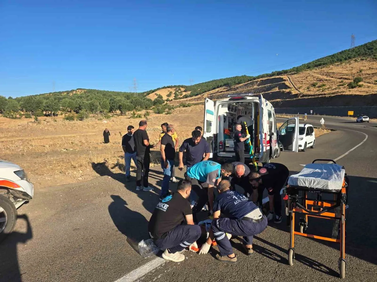 BİNGÖL’DE PİKAP ŞARAMPOLE YUVARLANDI: 3 YARALI