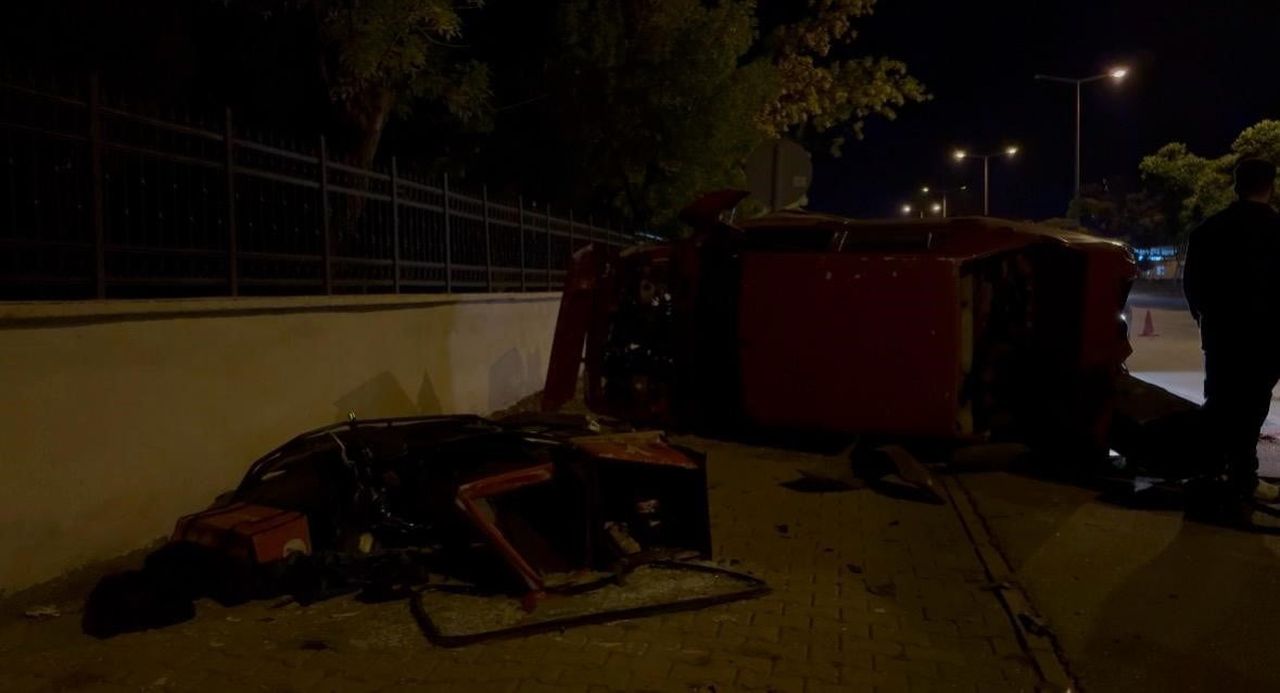 KAYSERİ’NİN MELİKGAZİ İLÇESİNDE REFÜJÜ AŞARAK, KARŞI YOLA GEÇEN OTOMOBİL, MOTOSİKLETE ÇARPTI....