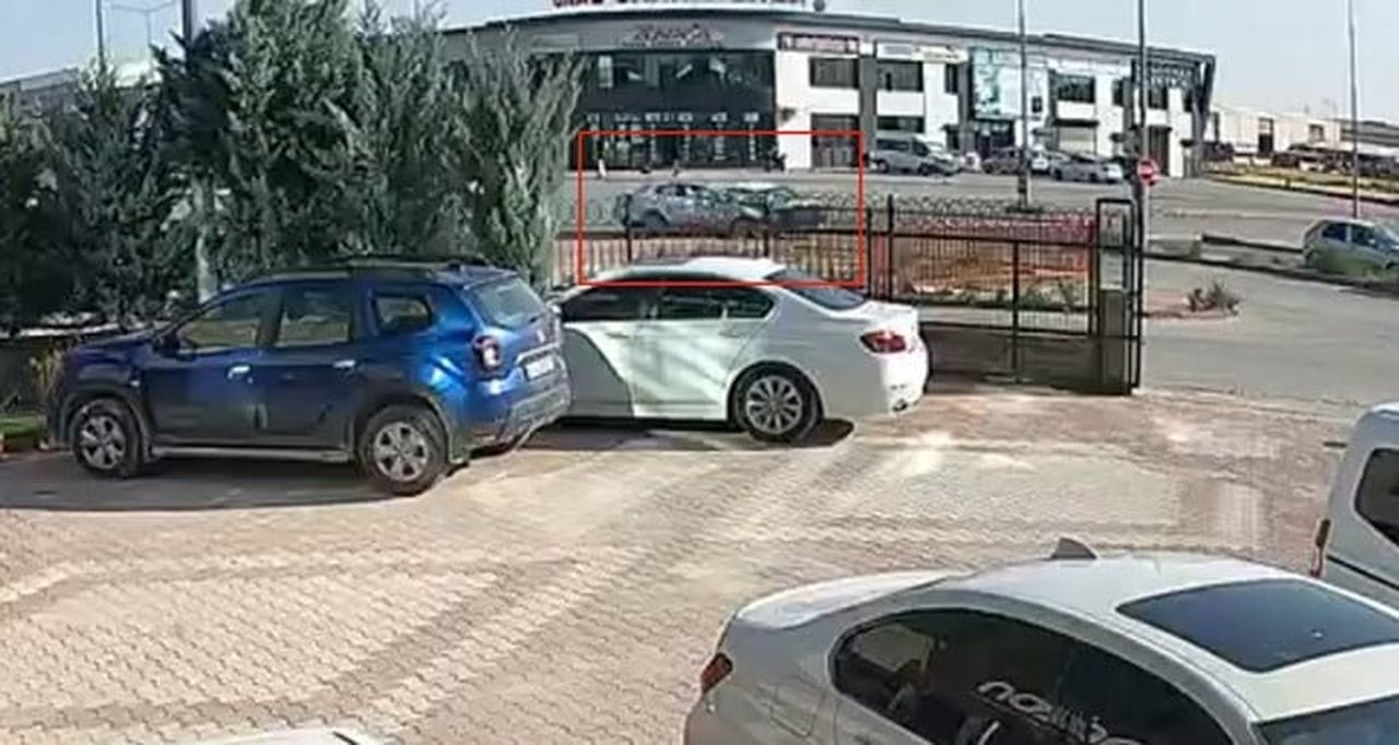 KAZA ANI SANİYE SANİYE GÜVENLİK KAMERASINA YANSIDI.