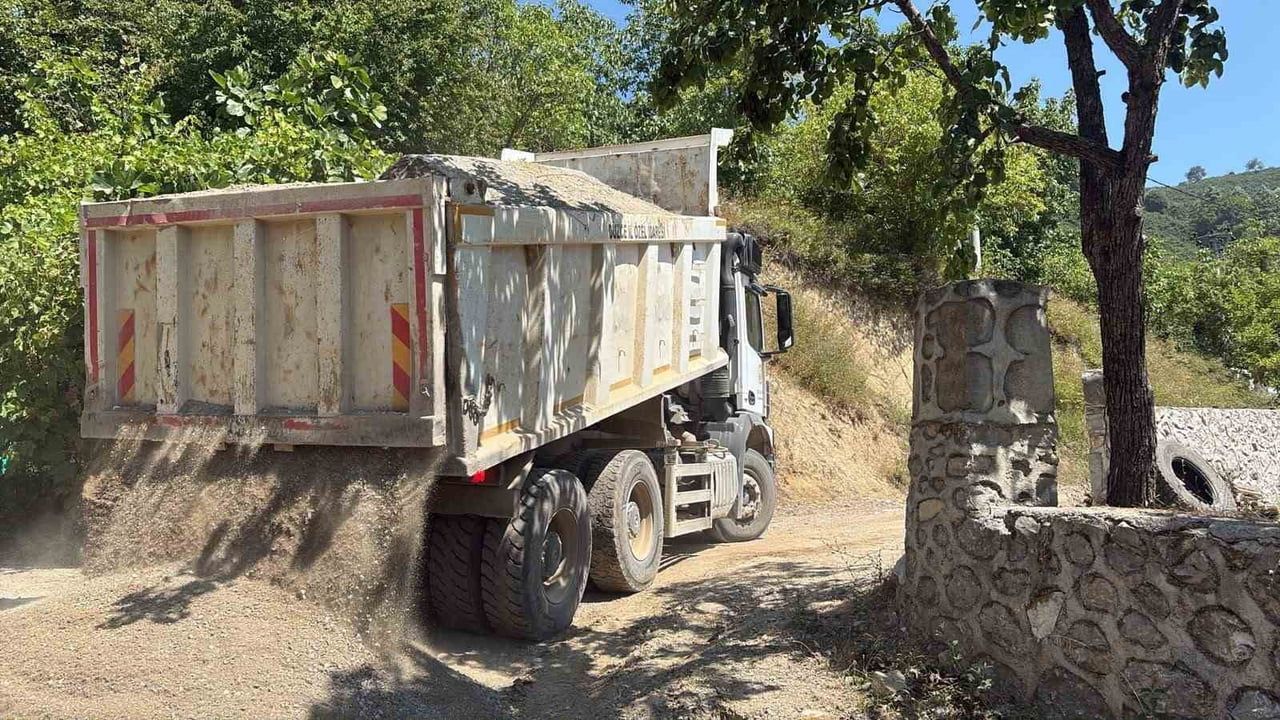 DÜZCE İL ÖZEL İDARESİ, CUMAYERİ İLÇESİNE BAĞLI KIZILÜZÜM KÖYÜ'NDE ULAŞIM ALTYAPISINI GÜÇLENDİRMEK...