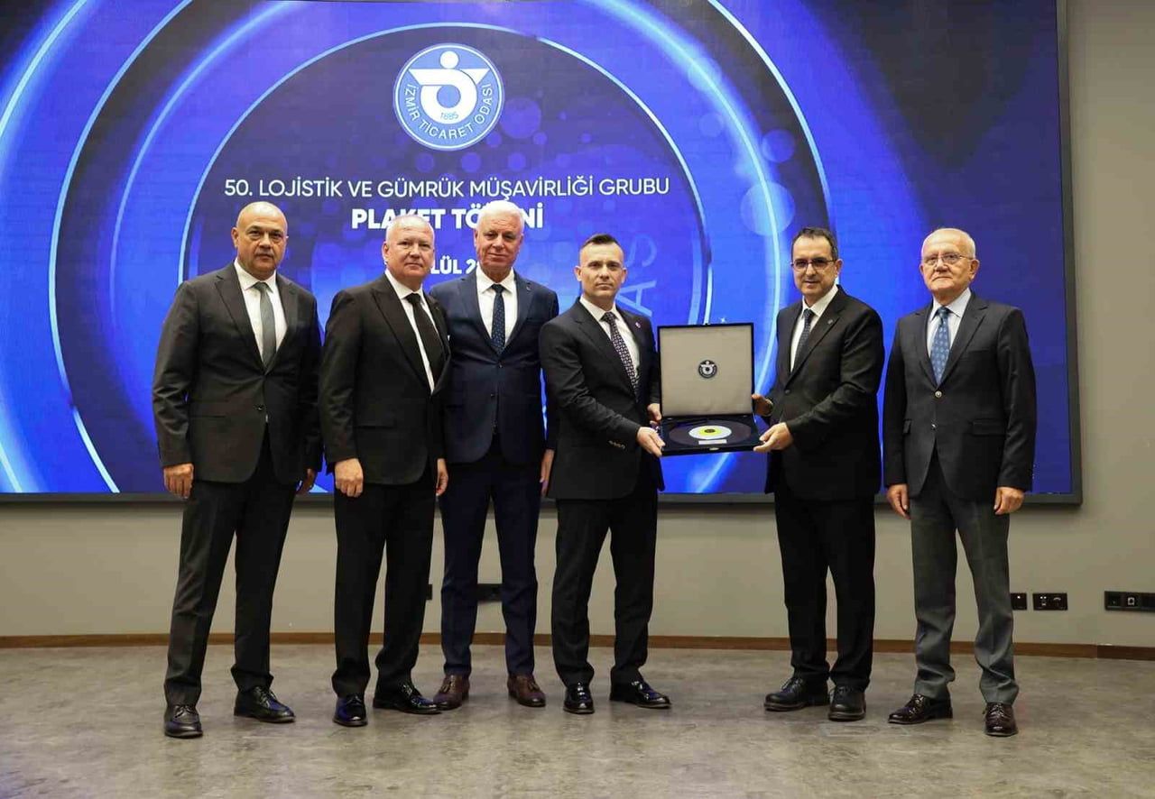 DIŞ TİCARETİN GÖRÜNMEYEN KAHRAMANLARI, MESLEĞE ADANAN YARIM ASRA UZANAN EMEKLERİYLE İZMİR TİCARET...