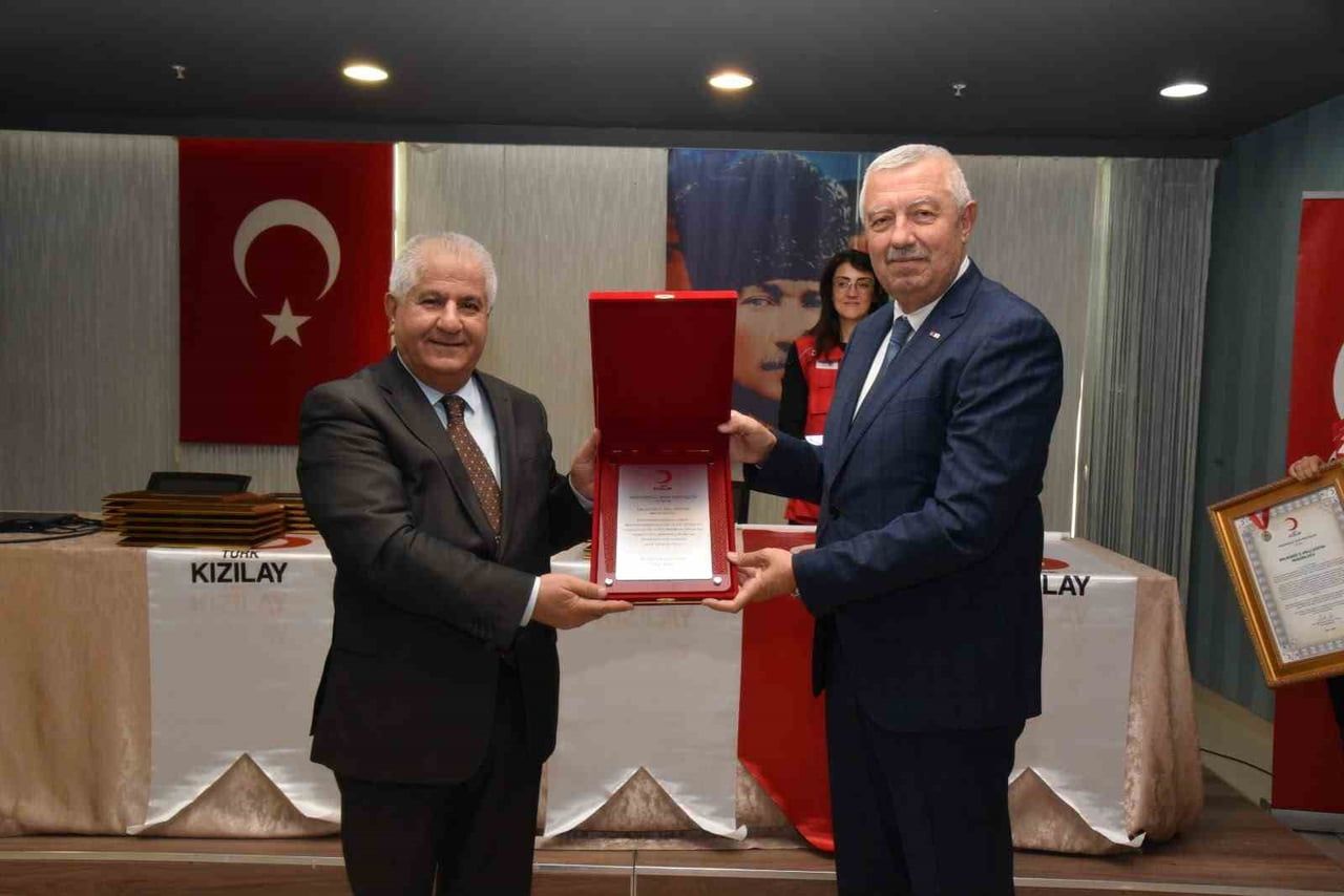 BALIKESİR İL MİLLÎ EĞİTİM MÜDÜRÜ SELAHATTİN KAL VE GÜNEY MARMARA BÖLGE KAN MERKEZİ MÜDÜRÜ DR....