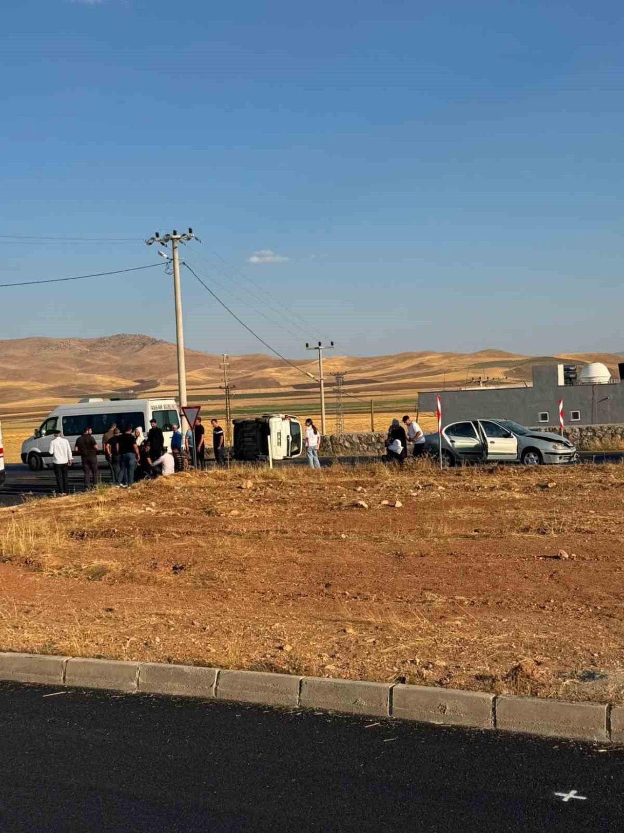 KURTALAN İLÇESİNDE İKİ ARACIN ÇARPIŞTIĞI TRAFİK KAZASINDA 2 KİŞİ YARALANDI.