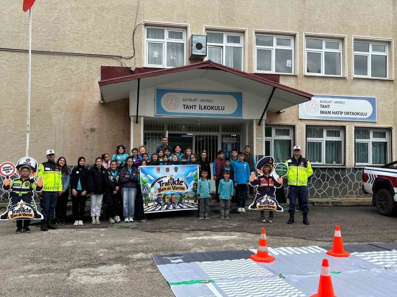 BAYBURT'TA ‘TRAFİKTE BEN DE VARIM' PROJESİ KÖY OKULUNDA BAŞLADI
