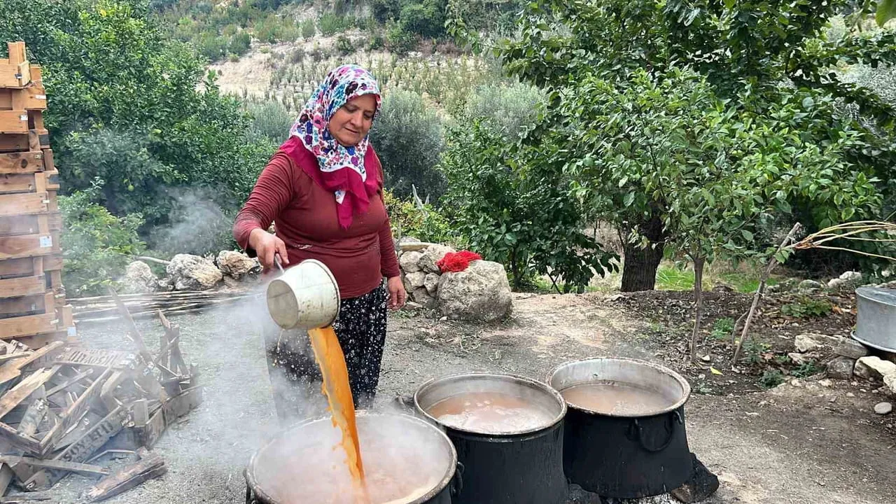 MERSİN’DE KÖY HAYATINI PAYLAŞTIĞI VİDEOLARLA SOSYAL MEDYADA YAKLAŞIK 400 BİN TAKİPÇİYE ULAŞAN 57...