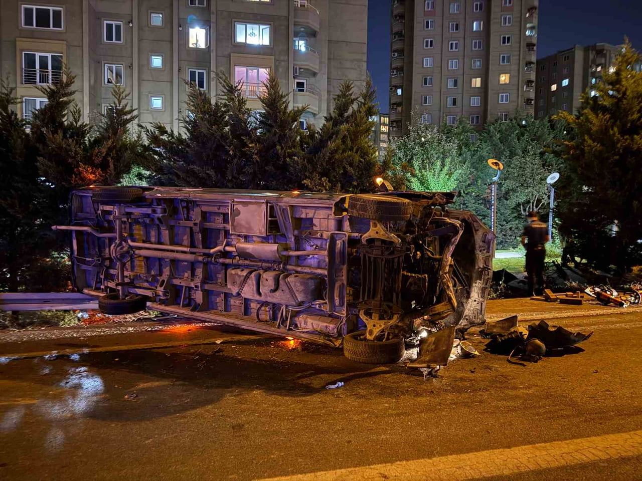ESENLER’DE MAKAS ATAN SÜRÜCÜ ZİNCİRLEME KAZAYA NEDEN OLDU: 1 ÖLÜ, 5 YARALI