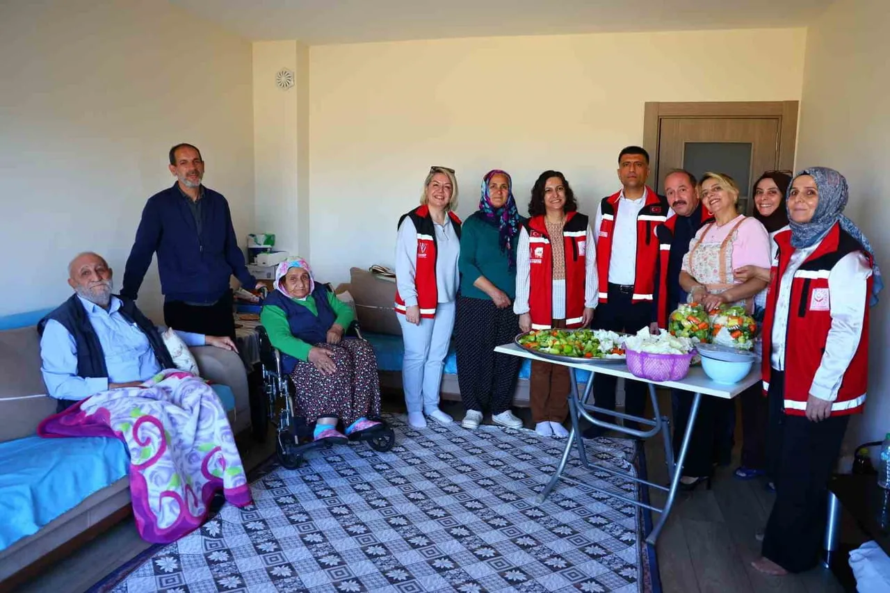 ELAZIĞ AİLE VE SOSYAL HİZMETLER İL MÜDÜRLÜĞÜ EKİPLERİ VE GÖNÜLLÜLER, "İYİLİK VAR" PROJESİ...