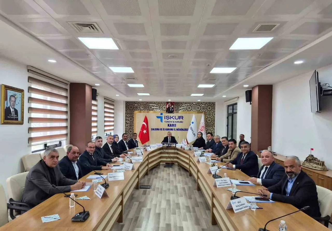 KARS’TA 2027’NİN İSTİHDAM VE MESLEKİ EĞİTİM YOL HARİTASI BELİRLENDİ(KARS-İHA)