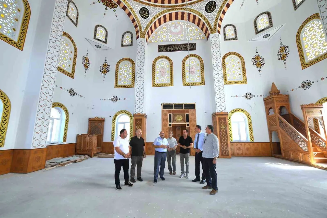 BALIKESİR VALİSİ İSMAİL USTAOĞLU, EDREMİT İLÇESİ İBRAHİMCE MAHALLESİ’NDE YAPIMI DEVAM EDEN CAMİ...