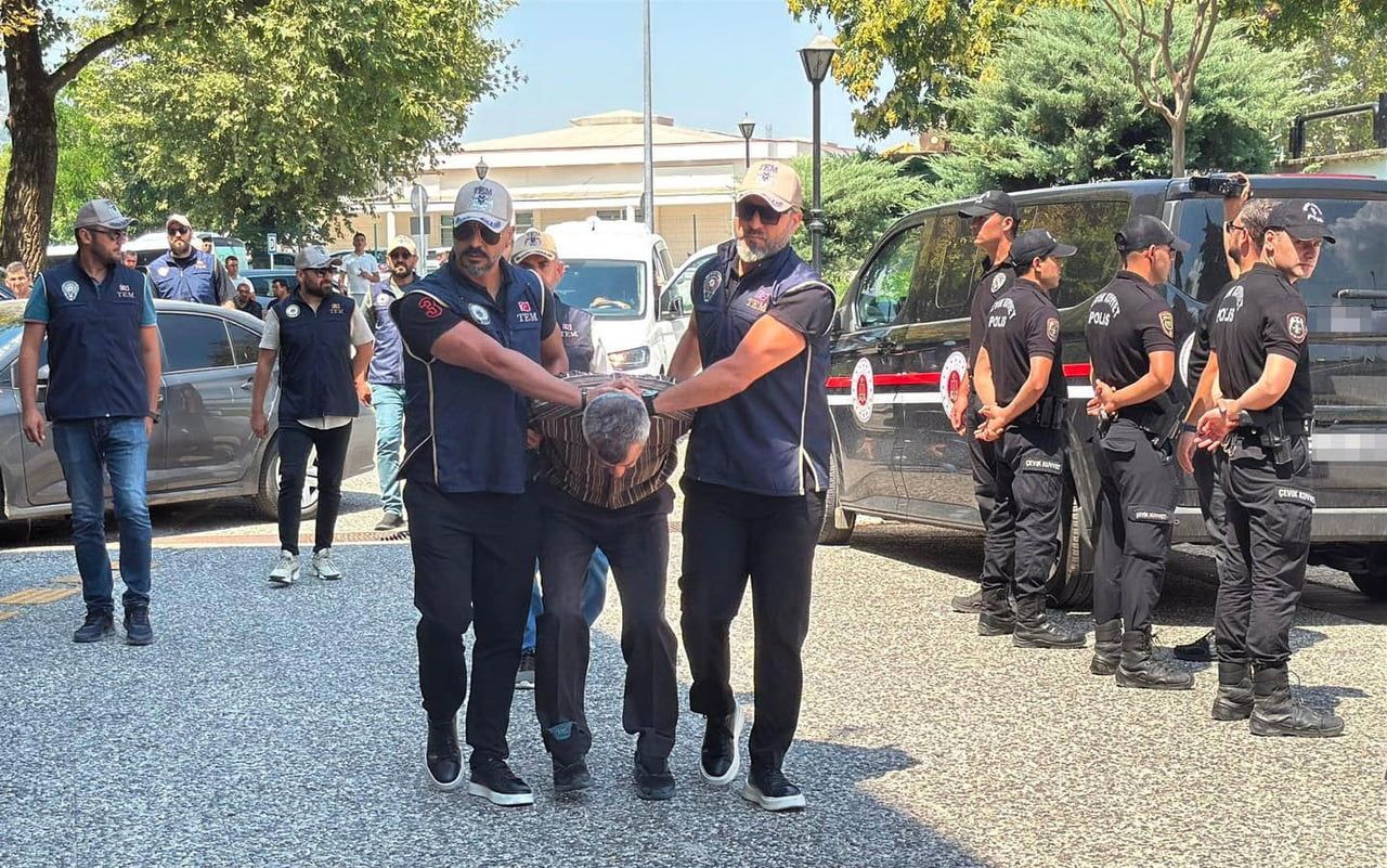 SUİKAST TİMİNDEKİ KARATEPE'YE MADDİ YARDIMDA BULUNAN 10 ŞÜPHELİ YAKALANDI
